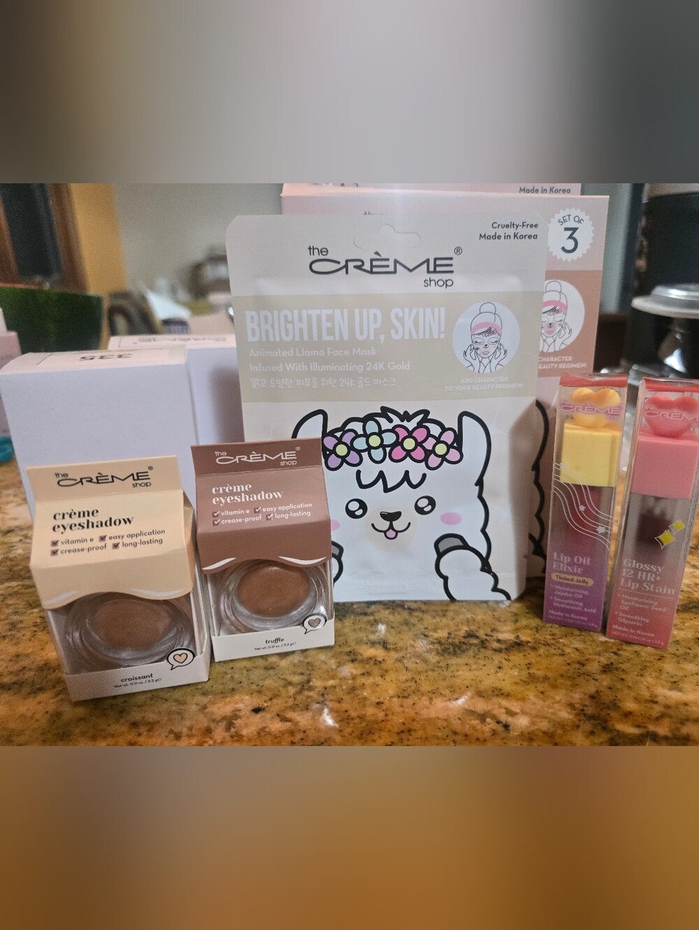 Creme Shop Beauty: 2 Eyeshadow Pots, 2 Creme Shop Lippies, 3 Face Masks